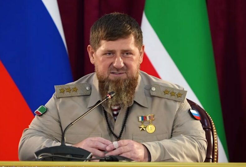 kadyrov v pogonah 1 e1719700809257 Кадыров попросил главу СК РФ Бастрыкина следить за словами об исламе, иначе это может плохо кончиться  