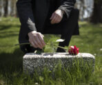man bringing rose tombstone cemetery Умер заслуженный артист России Владимир Латыпов-Догадов, сыгравший в «Чайке»