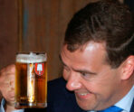 medvedev dmitriy pet pivo «Рамсы попутал»: Дмитрий Медведев сообщил, за что канцлер Олаф Шольц должен покаяться перед украинцами