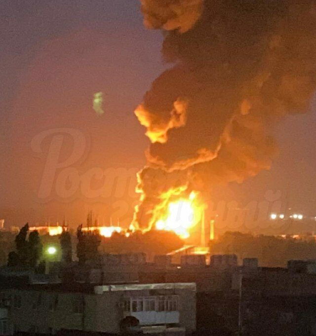 rostov gorit posle ataki rezervuar e1718680224623 Прямо сейчас горит нефтебаза в Ростовской области: полыхают 6,3 тысячи квадратных метров – снова атака БПЛА