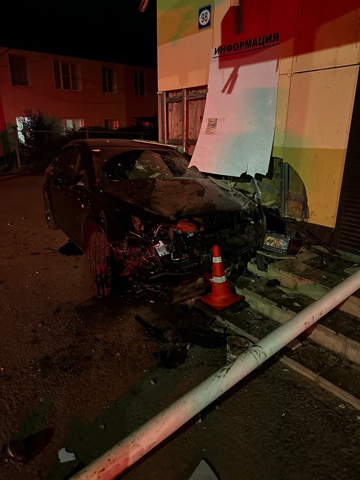 ruzaevskiy 20.06.2024.2 800x600 1 В Рузаевке водитель без прав разнес «Шевроле Круз» об крыльцо дома