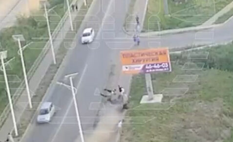 sbil pyanyy v blagoveschenske e1718418507994 Появилось шокирующее видео пьяной аварии в Благовещенске, унесшей жизни 5 человек