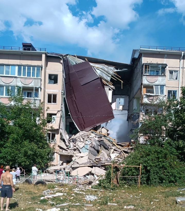 shebekino dom razbombili2 Стало известно, какой западной бомбой подорвали дом в Шебекино: погибли 5 человек, опубликован список