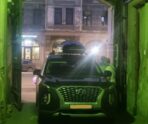 inomarka naehala na muzhika e1721324567325 Стала известна судьба петербуржца, которого переехала иномарка, пока он спал пьяным во дворе