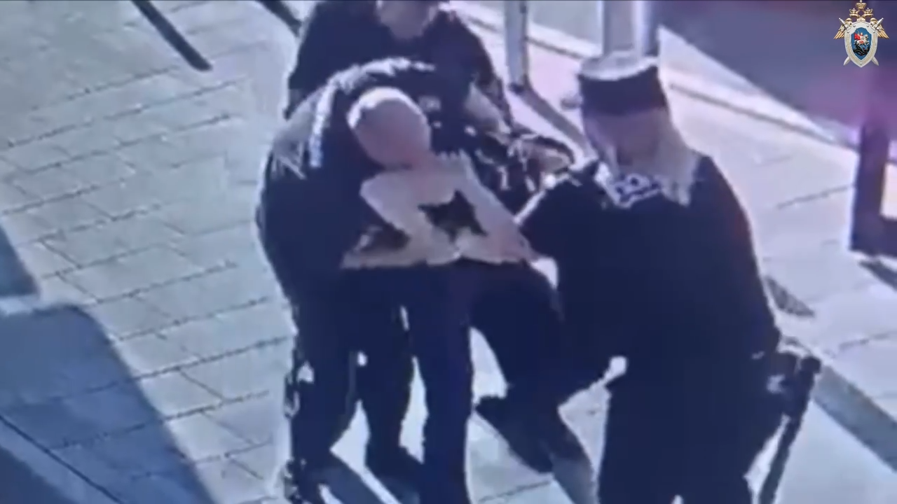 izbili polkovnika В сети появилось видео избиения полковника полиции сыном российского миллиардера в Москве: парня посадят
