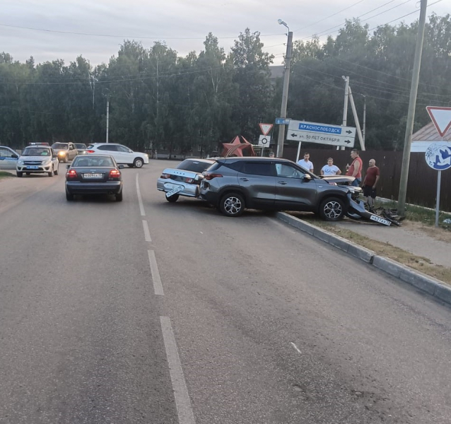kovylkinskiy 30.06.2024. 800x600 1 В Ковылкине водитель «ВАЗа» протаранил иномарку – пострадали два человека