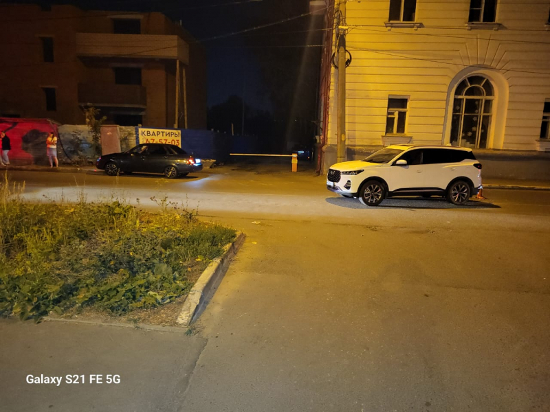 saransk 20.07 800x600 1 В Саранске парень на «Ладе» влетел в припаркованный автомобиль – пострадал ребенок