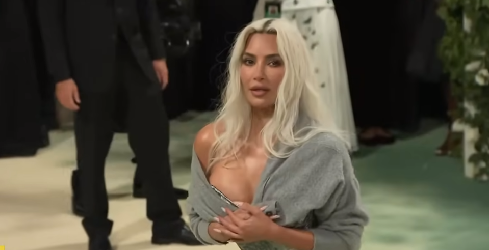 screenshot 9 Сперму лосося вколола себе в лицо Ким Кардашьян