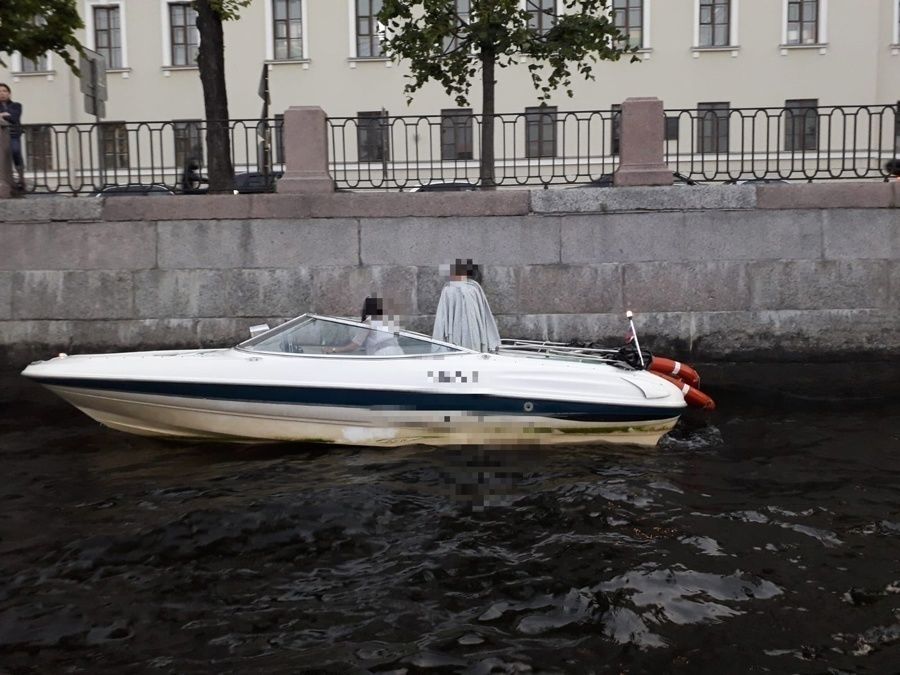 teplohod i kater В полиции рассказали о последствиях столкновения теплохода и катера в Петербурге