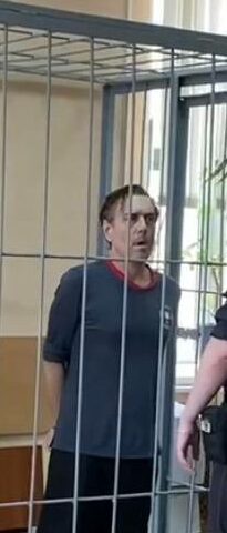 trevis za reshetkoy e1721438084240 Стало известно, какой жесткий срок американский продюсер группы «Тараканы» получил от столичного суда за наркоторговлю
