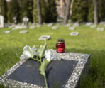 view gravestone with flowers candle 1 Стала известна дата похорон сценариста и кинооператора Дмитрия Мишина