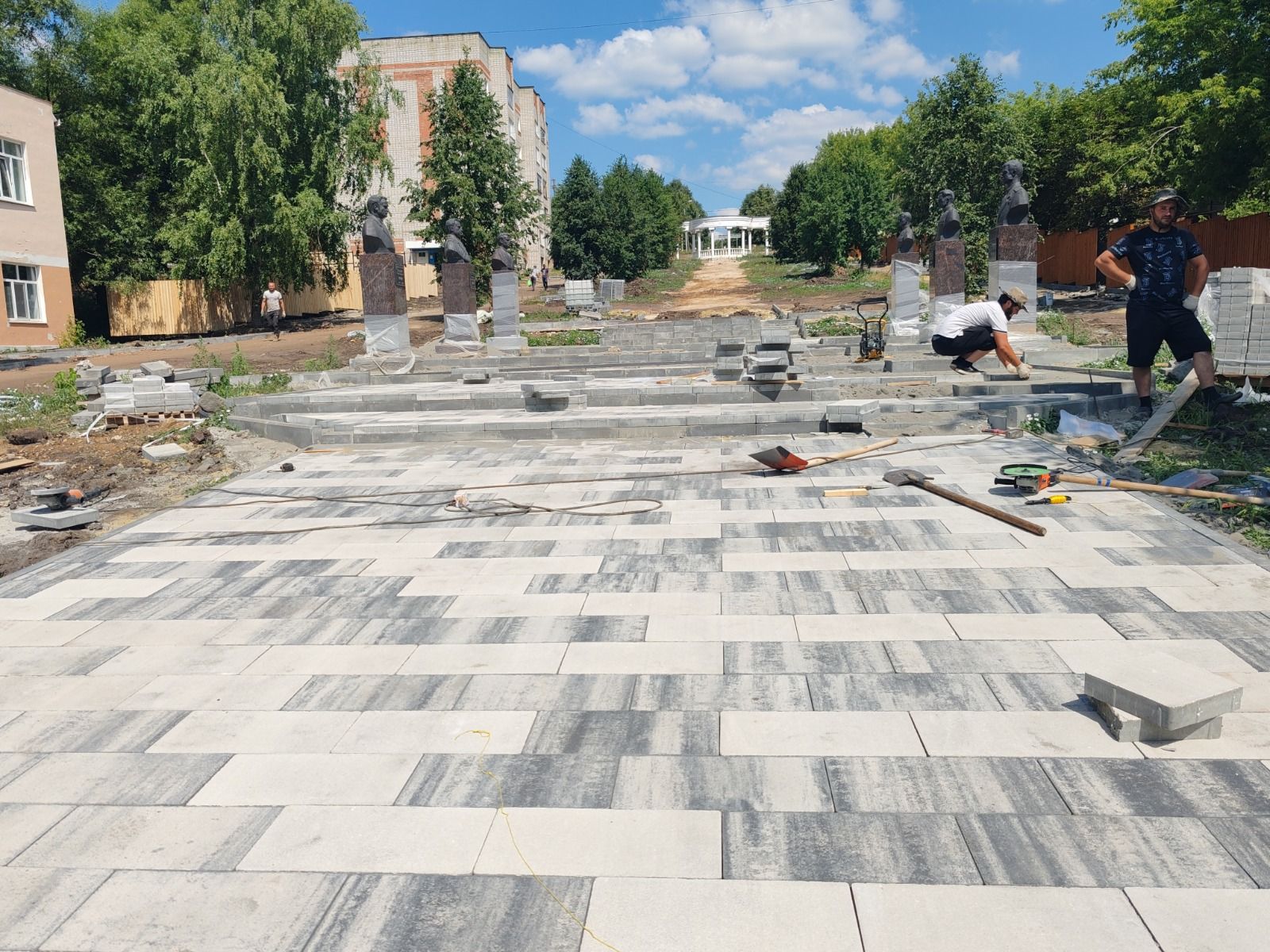 zhile i gorodskaya sreda В Рузаевке благоустраивают Аллею Славы