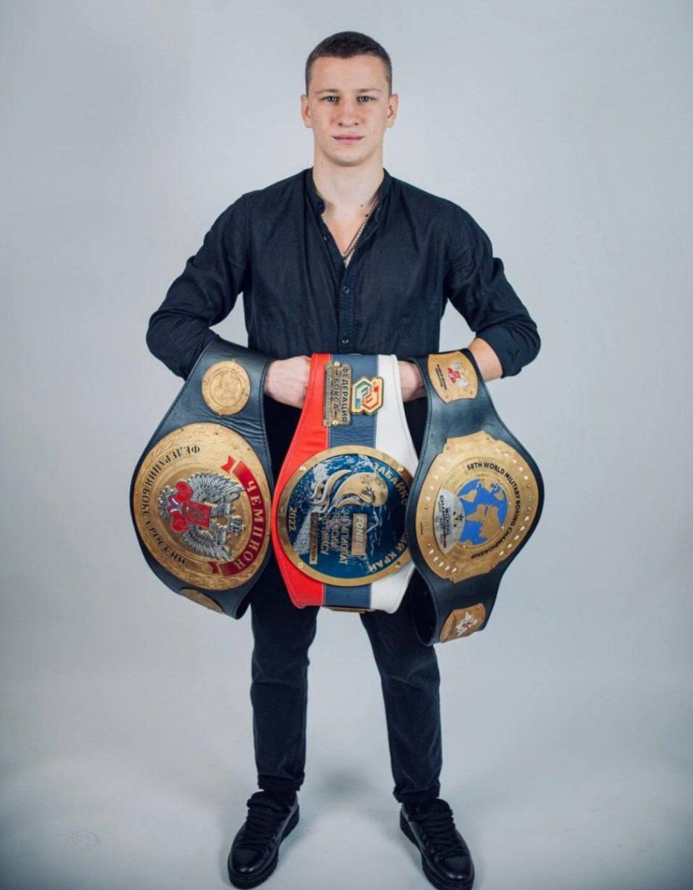 dmitriy dvali s poyasami В сети появилось видео жестокого избиения чемпиона Европы по боксу Дмитрия Двали в Крыму: теперь он – инвалид, с боксом покончено