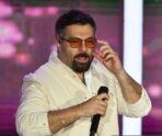 Алексей Чумаков отбил фанатку у охраны во время своего концерта 7 Алексей Чумаков отбил фанатку у охраны во время своего концерта j vsbtpj5lo e1723554757257 Алексей Чумаков отбил фанатку у охраны во время своего концерта