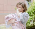 mvfzzpy0uxs e1724941028400 Лиза Арзамасова вышла в свет впервые после рождения дочери