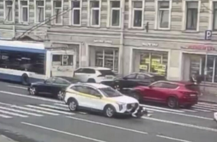 sbil devushku v spb e1724375455759 В Петербурге мужчина на иномарке сбил девушку и увез ее с места ДТП