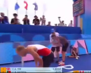 sportsmen blyuet na olimpiade e1722465677698 «Рыгали, как слоны»: на Олимпиаде триатлонистов выворачивало и-за отравления речной водой после заплыва в Сене