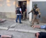 zaderzhali borodachey e1722906251180 В сети появилось видео жесткого задержания спецназом ОМОН и ФСБ девятерых «бородачей», выбивших глаз боксеру Дмитрию Двали