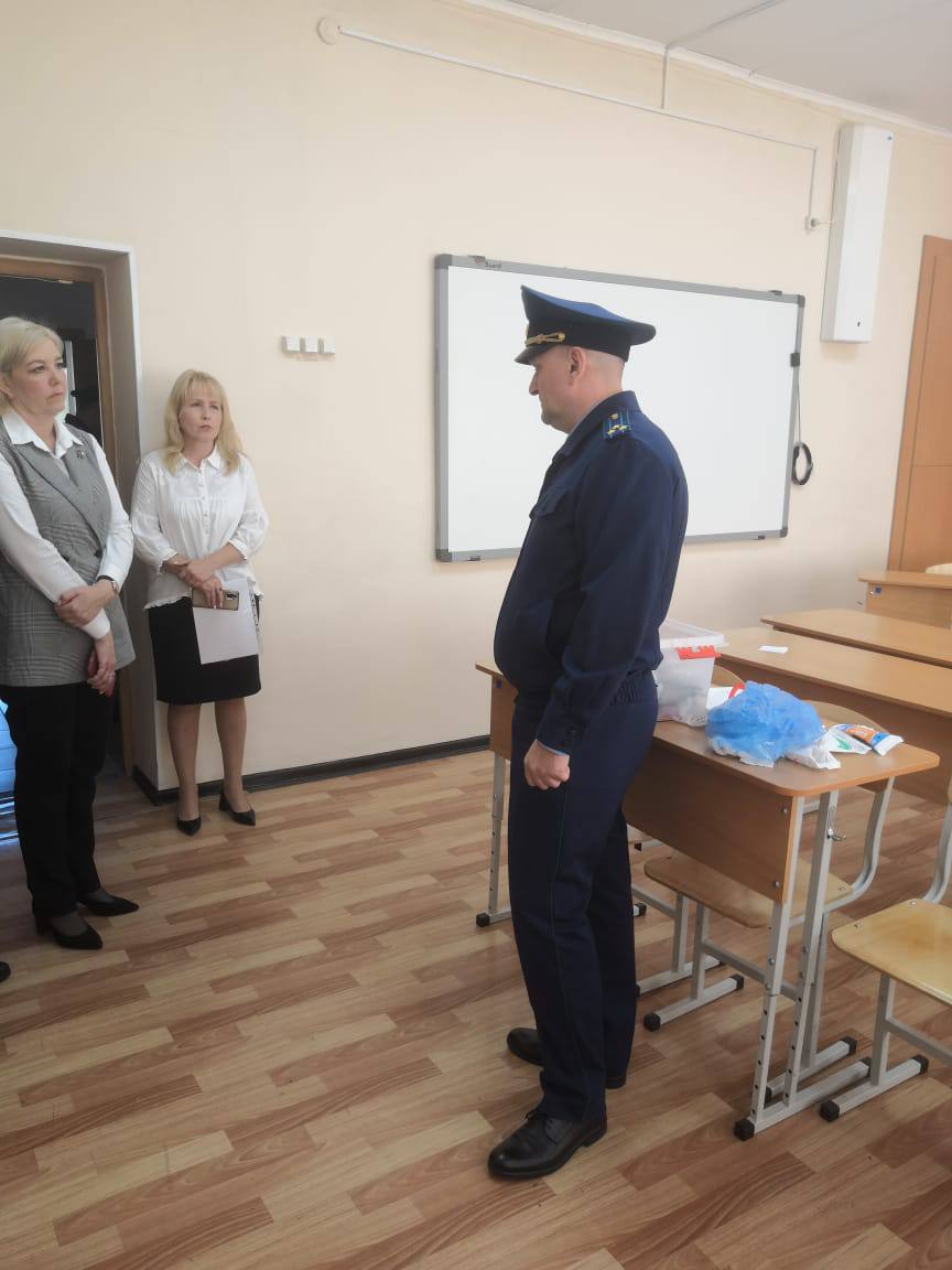 13 letniy manyak iz chelyabinska politsiya СМИ рассказали о дальнейшей незавидной судьбе 13-летнего школьника из Челябинска, устроивший бойню молотками: пострадали 3 школьника и учительница