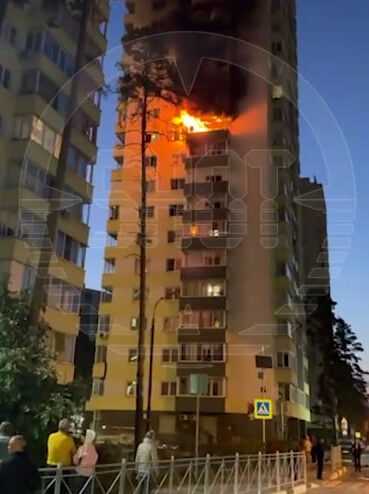 dom na vysokovoltnoy gorit ramenskoe e1725935899321 Беспилотник ВСУ врезался во второй многоквартирный дом в Раменском: вспыхнул грандиозный пожар