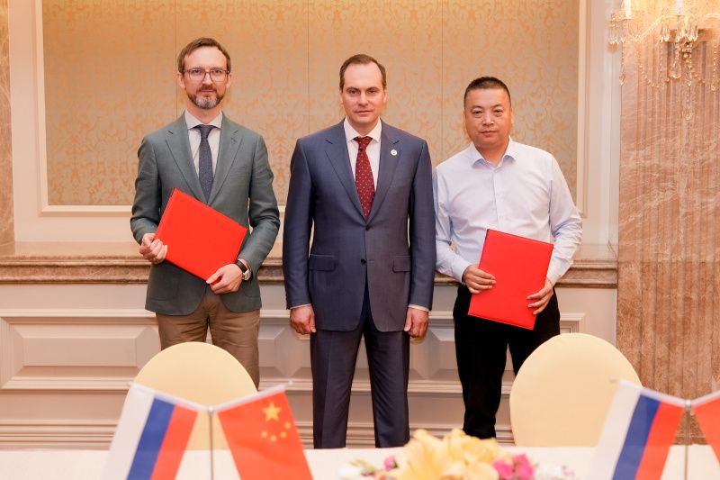 dsc03987 opq3222618212 1 Глава Мордовии встретился с представителями Генерального консульства России в Шанхае