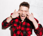 man plaid shirt holding his fingers eyes СМИ сообщили, что сделали с девушкой, которая в петербургском баре выбила глаз солисту Мариинского театра