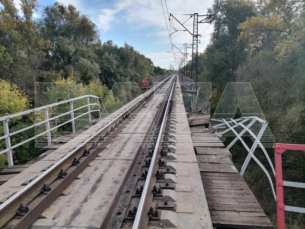 mesto vzryva В сети появилось видео кошмарных последствий взрыва на железнодорожном мосту под Самарой