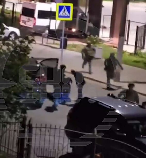 omon yaroslavskaya oblast e1726706519332 «Всем лежать! Руки за голову!»: в Ярославской области силовики разогнали разборку из лихих 90-х: задержаны более 20 человек