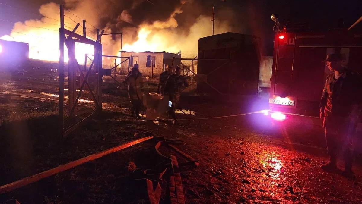 vzryv В сети появилось видео массового налета беспилотников на Люберцы и Раменское: дроны летели на Москву