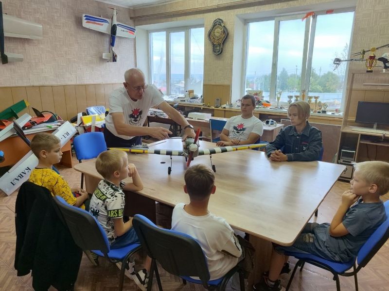 В Мордовии школьников активно учат собирать беспилотники