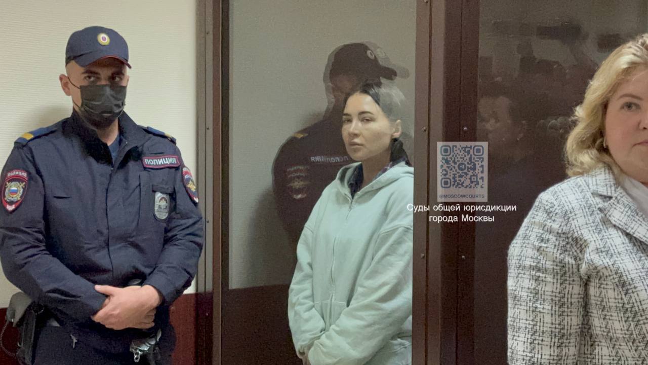 blogersha lerchek sudy moskvy «Все изъяли при обыске. Чем мне теперь кормить детей?!» Блогерша Лерчек плакала в суде, когда ее отправили под домашний арест