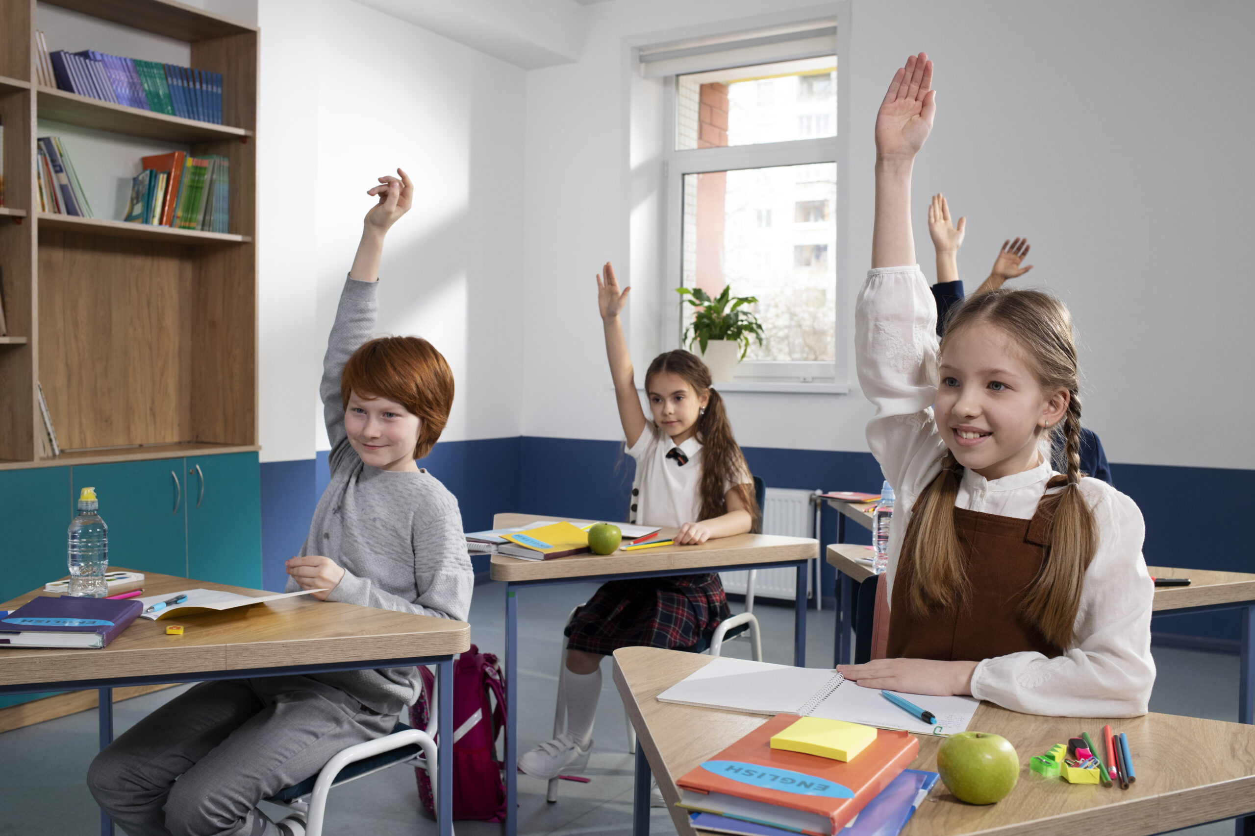 kids classroom taking english class scaled В Мордовии растет сеть детских технопарков
