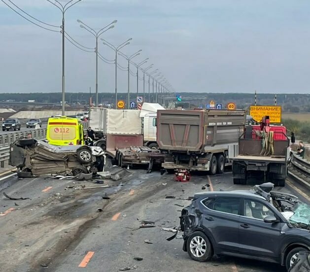 massovaya avariya v mo 1 e1728325957244 В сети появились видео кошмарной аварии с 10 машинами и тремя погибшими в Подмосковье и ее последствий