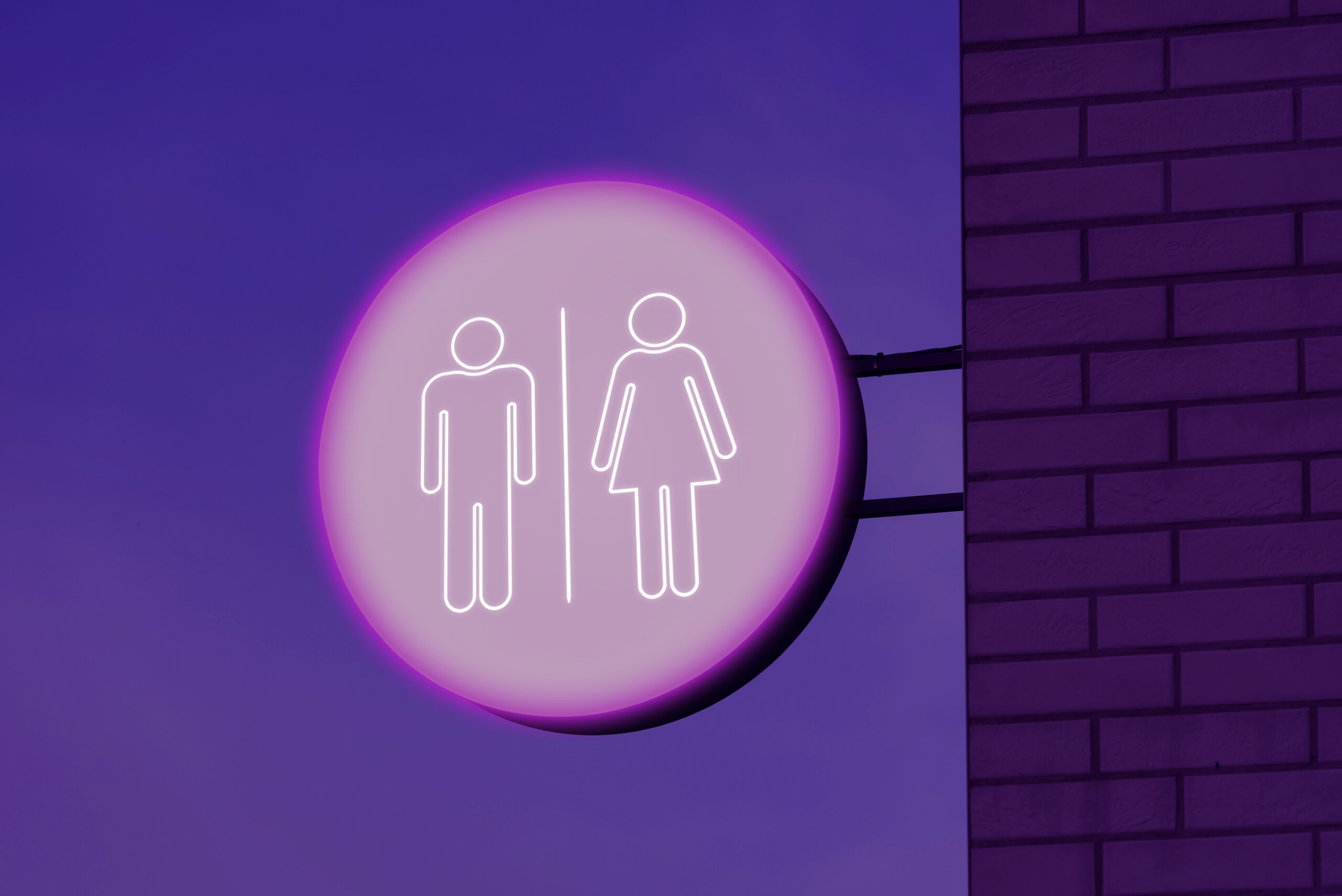 neon light bathroom sign night scaled Жители Саранска жалуются на биотуалеты