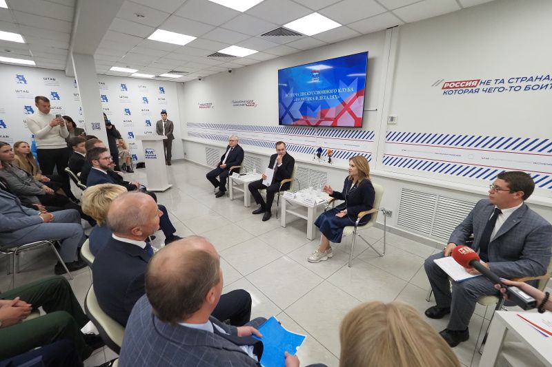 pa092408 Глава Мордовии встретился с молодежью