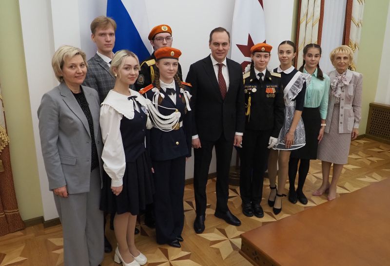 pa280661 Глава Мордовии встретился с лучшими учениками республики