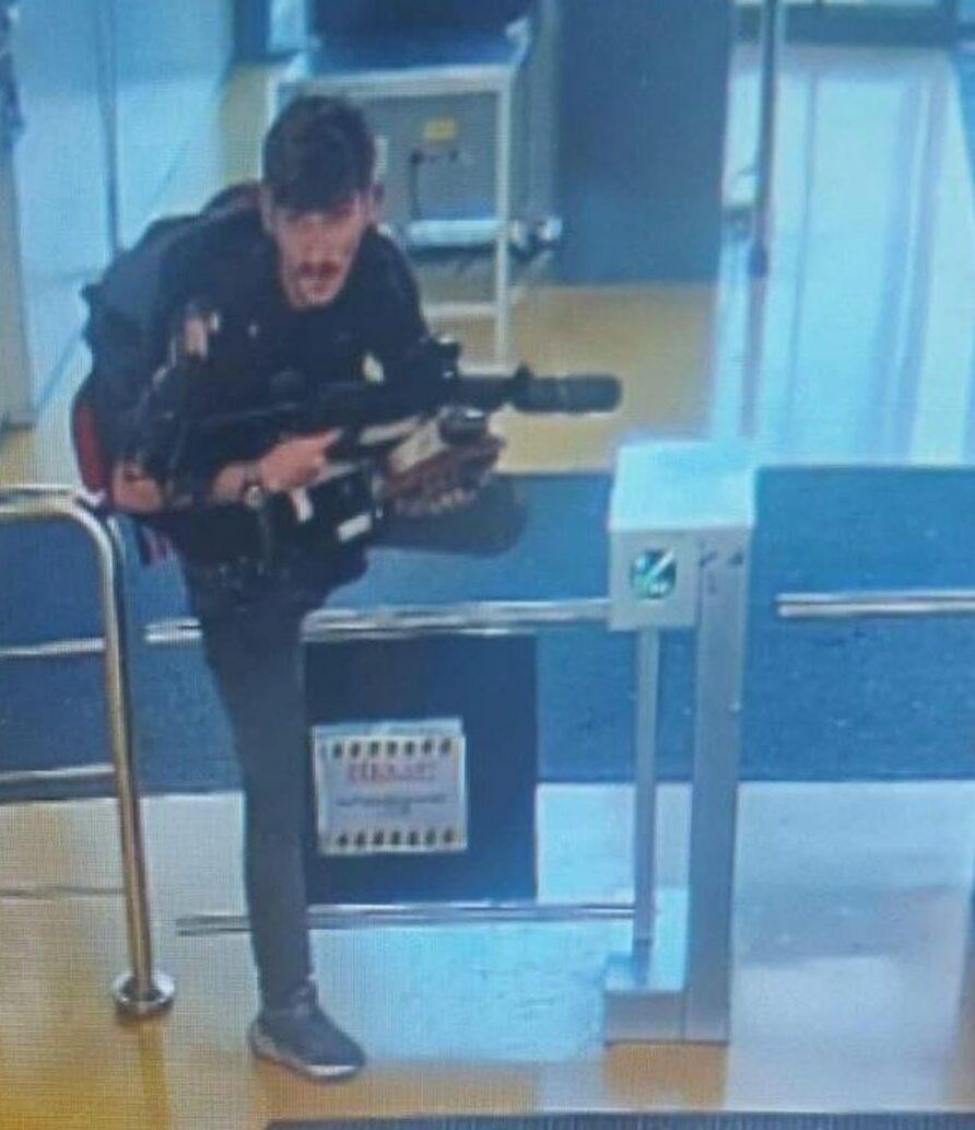 turtsiya bombit terakt v ankare foto terroryug e1729723992826 Кошмарный теракт сотряс Турцию: в Анкаре гремели взрывы и раздавалась стрельба – девять человек погибли