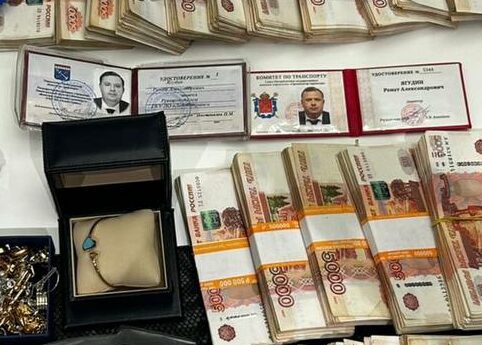 vzyatka renata yagudina e1729811844557 «Увидев ФСБ, выбросил миллионы из окна авто»: в СК РФ сообщили драматичные детали задержания в Петербурге зампреда комитета по транспорту Рената Ягудина