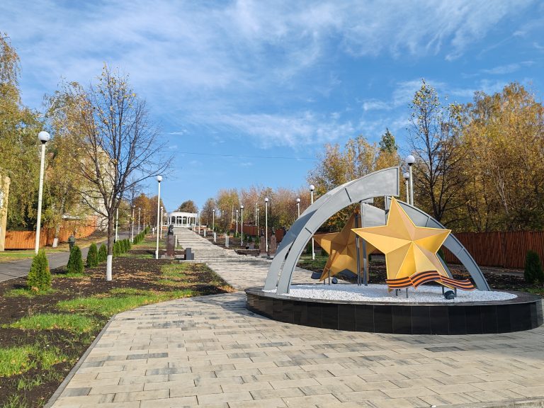 zhile i gorodskaya sreda1 alleya slavy ruzaevka 2 768x576 1 В Рузаевке обновили Аллею Славы