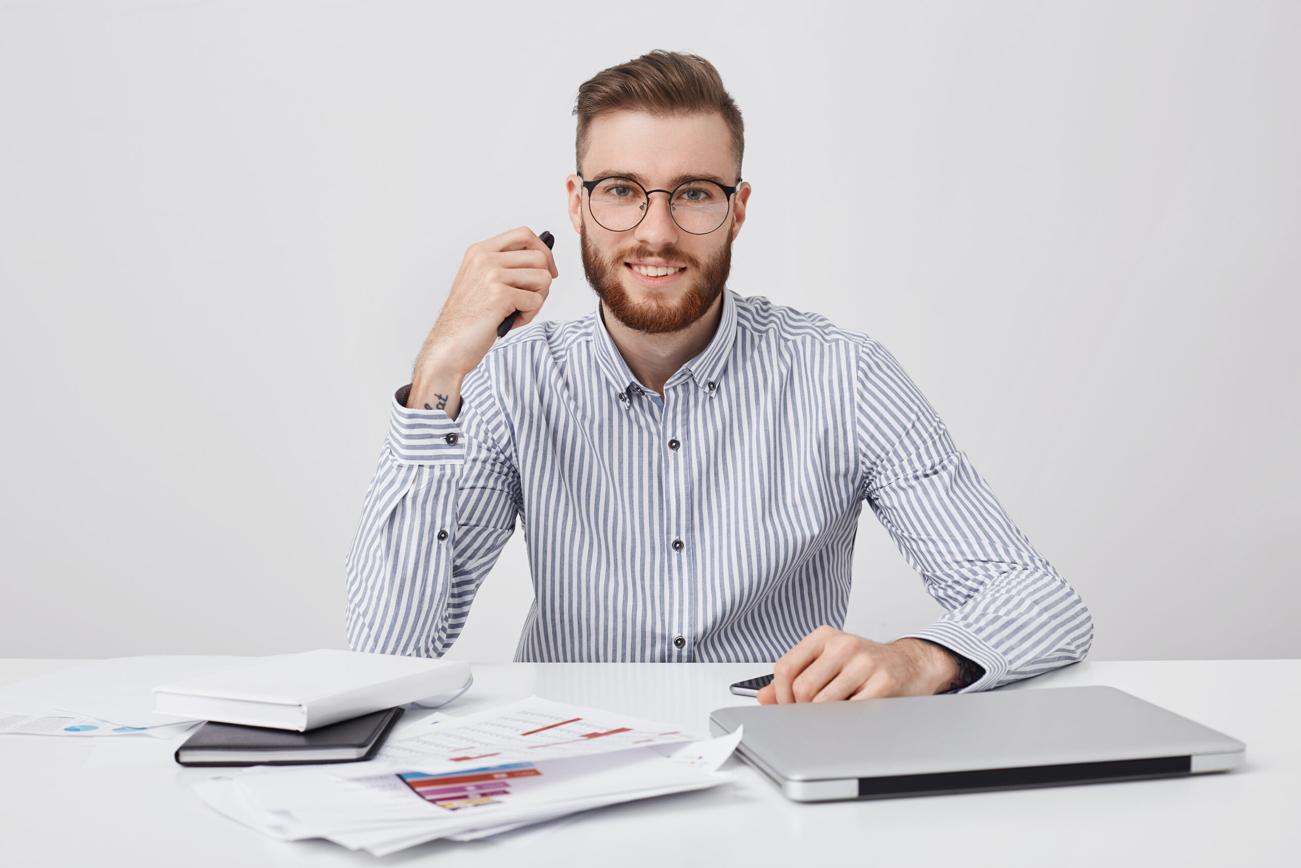 busy male enterpreneur work with papers documents office holds pen scaled В Мордовии посчитали будущих экономистов