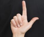 close up interpreter teaching sign language Почти стал инвалидом: президент Польши Дуда остался без пальца, это не было нападением