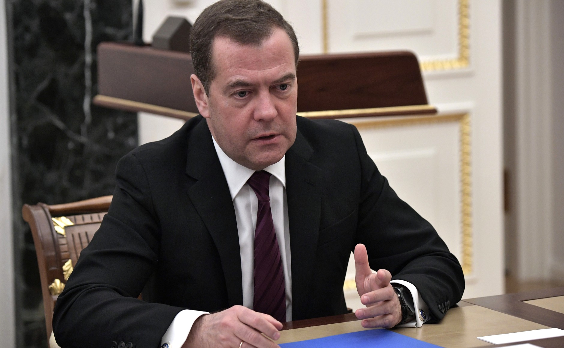 medvedev Медведев прокомментировал приговор лидеру французской оппозиции Мари Ле Пен