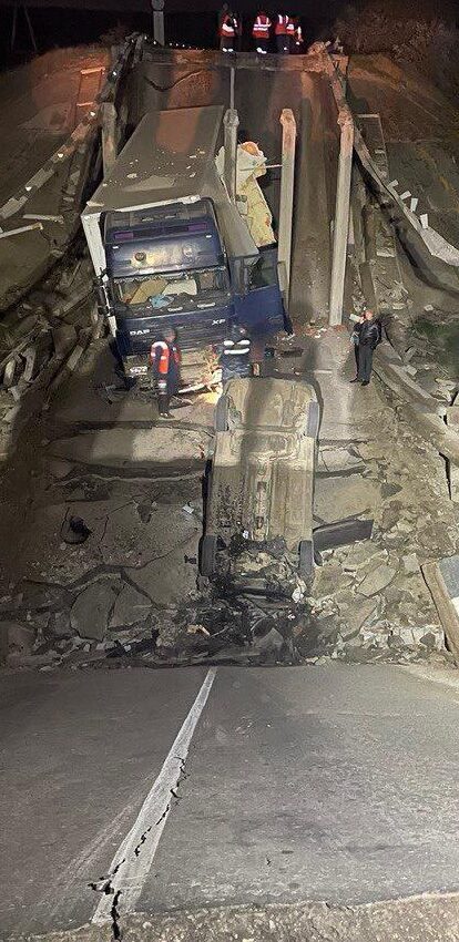 obrushenie mosta v dzhankoe foto 1 e1731535206696 В сети появилось видео рухнувшего моста в крымском Джанкое: следователи обратили внимание на важную деталь