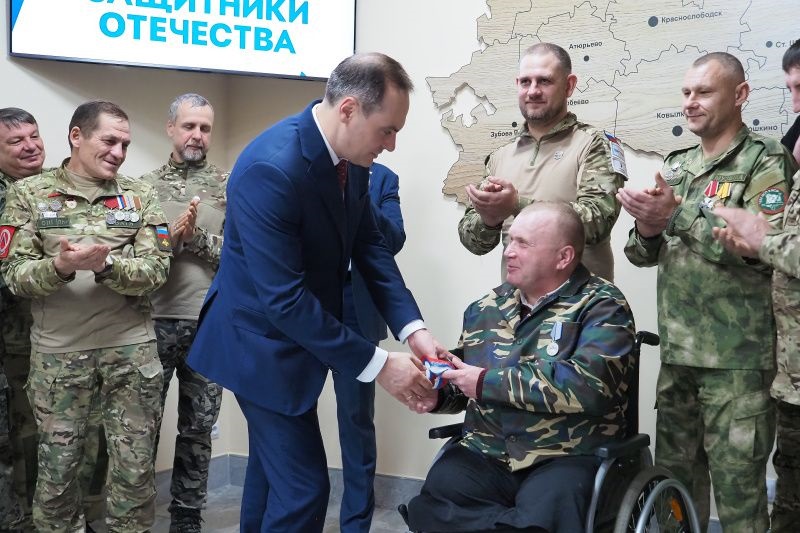 pb131720 В Мордовии первый ветеран СВО получил автомобиль с ручным управлением