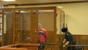 В суде Петербурга показали, что сделали с руководителем школы-интерната: его обвиняют в изнасиловании двух юных мальчиков