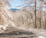 road mountain winter japan1 Из-за ледяного дождя в Саранске в ДТП попали четыре автобуса