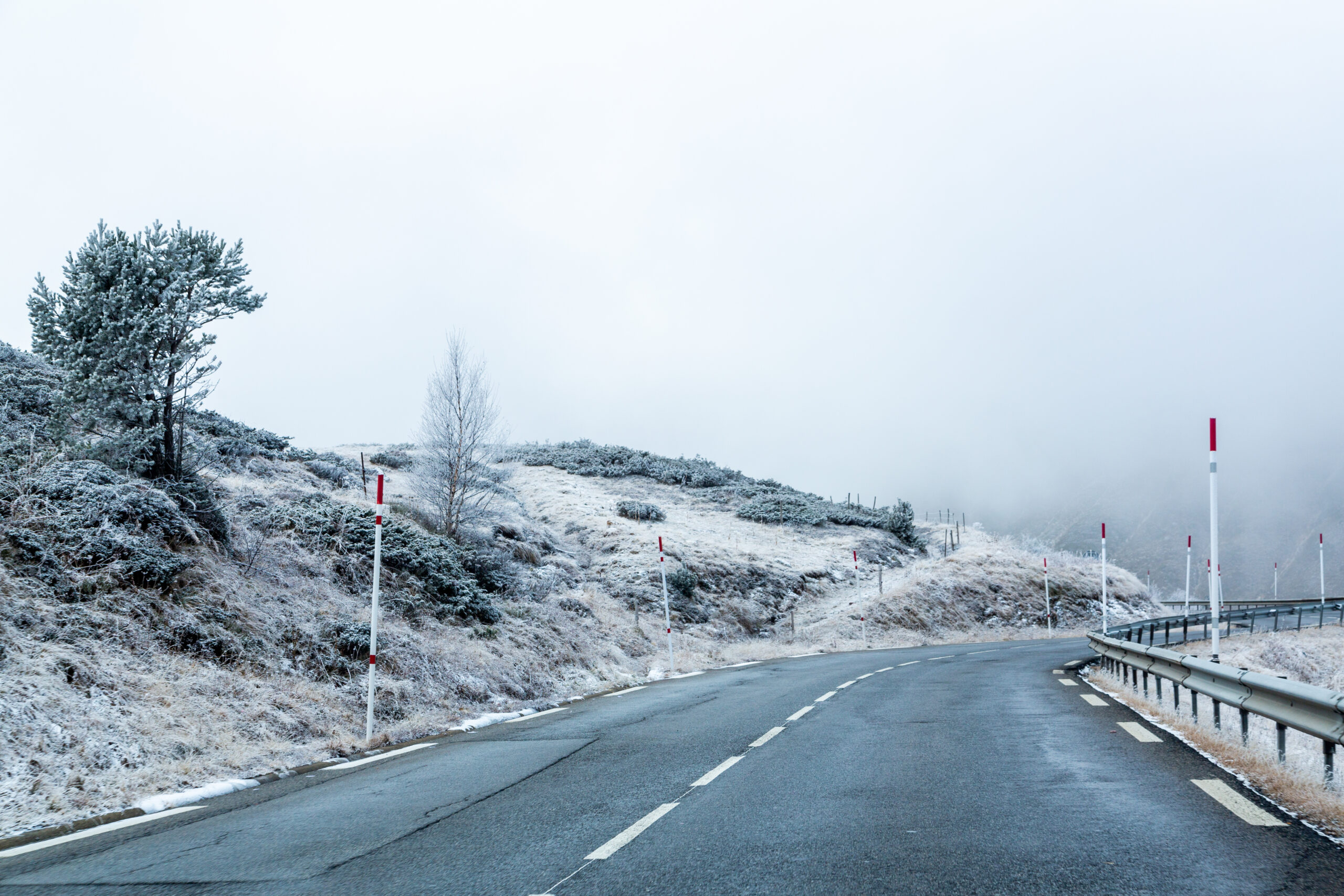 road surrounded with snowy mountains covered fog scaled Власти Саранска рассказали, когда отремонтируют мост на Коммунистической