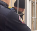 ubiytsa v omske2 e1730557148393 В суде сообщили о незавидной судьбе убийцы 15-летней школьницы из Москвы в СИЗО: убил в Омске и обмотал тело скотчем