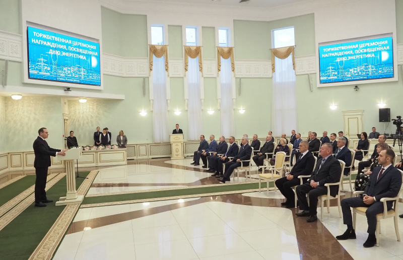 10110 В Мордовии чествовали энергетиков