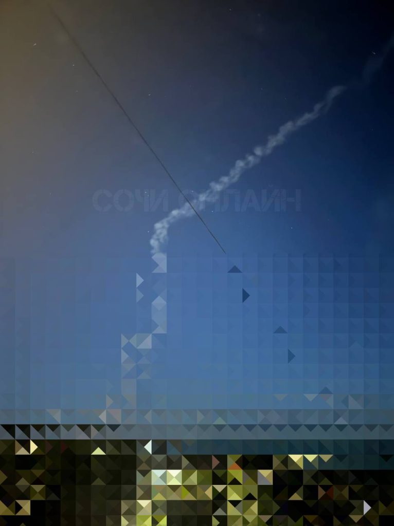 «Летят! О, Господи!»: в сети появились видео атаки беспилотников на Сочи